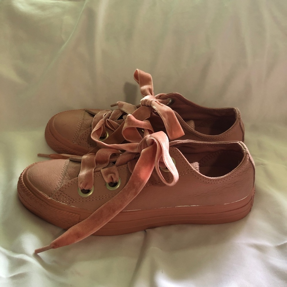 Converse - Picture 2 of 2